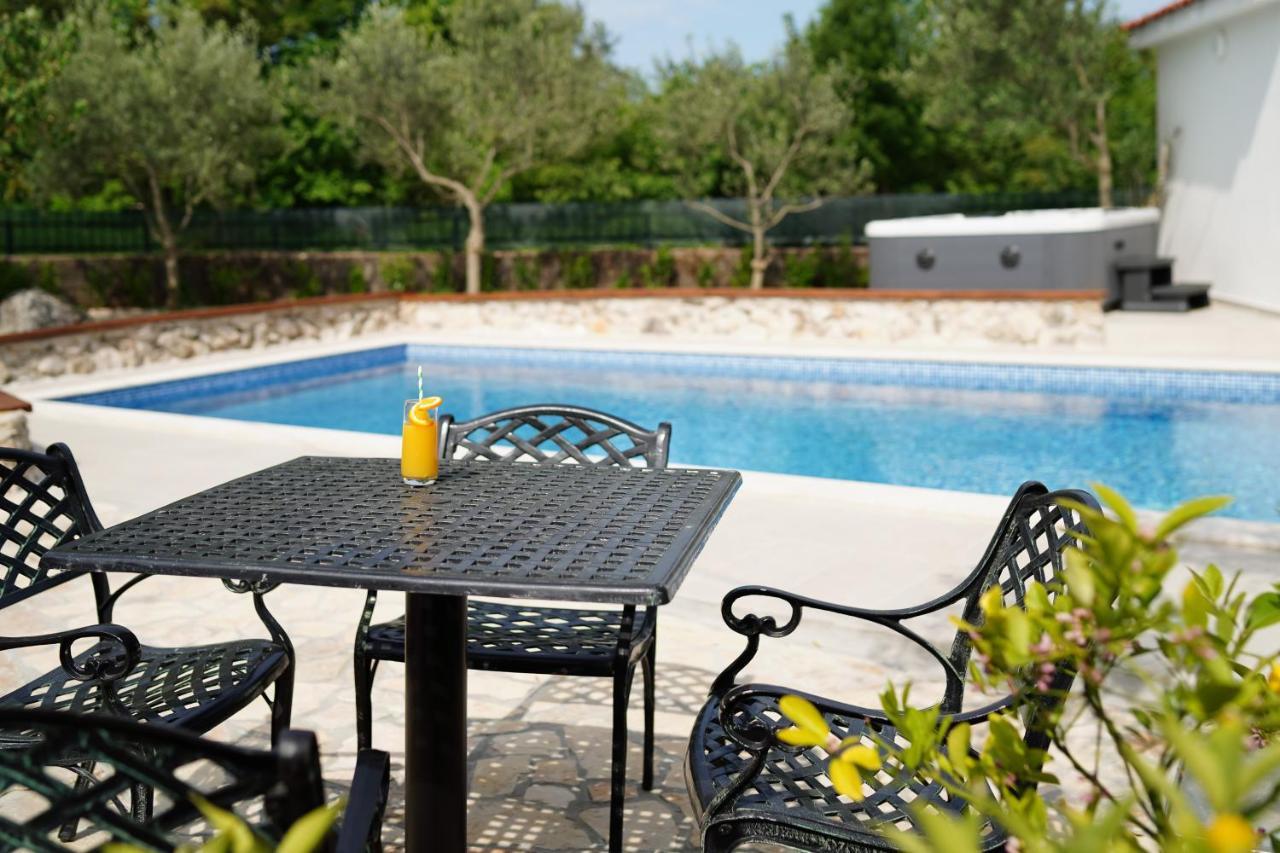 Stone Lady Holiday Home With Pool&Hot Tub,Sauna,Bbq,Garden Rasopasno Екстер'єр фото